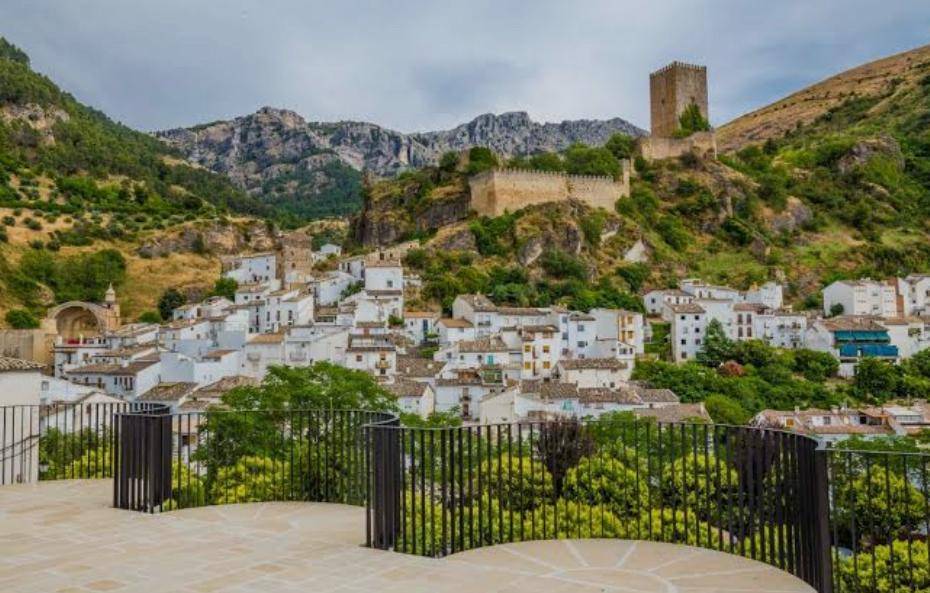 Montañas rocosas de la Sierra